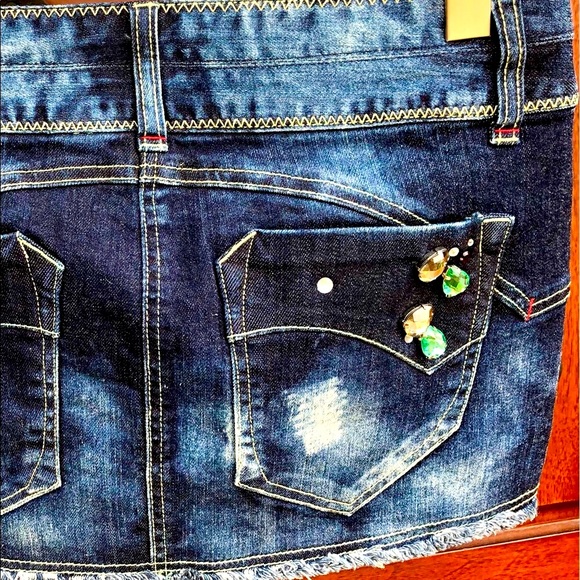 Bebe embellished denim skirt with buttons and colorful decorative details. - Picture 6 of 6